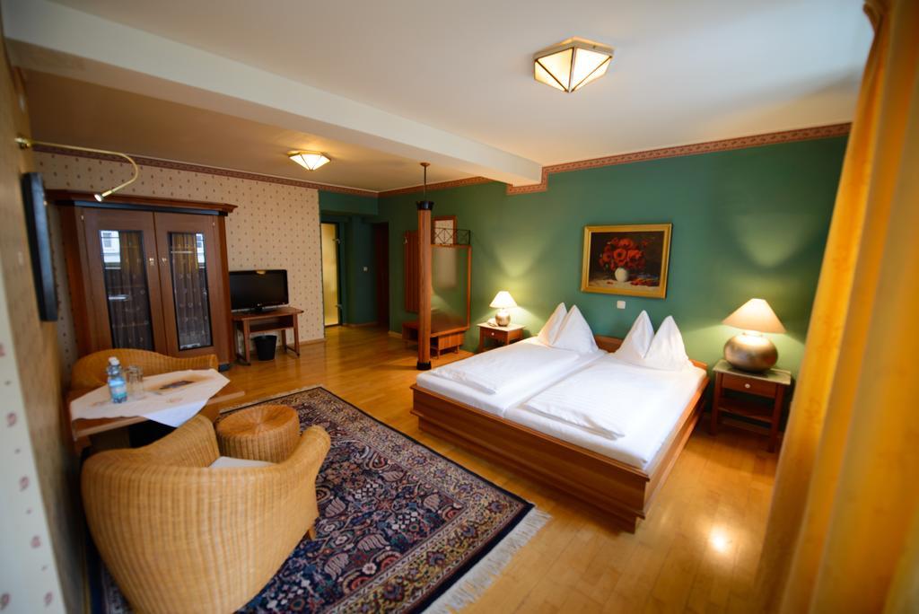 גריסקירכן Gasthof Hotel Zweimueller חדר תמונה