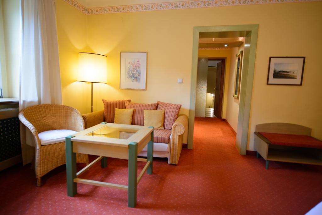 גריסקירכן Gasthof Hotel Zweimueller חדר תמונה