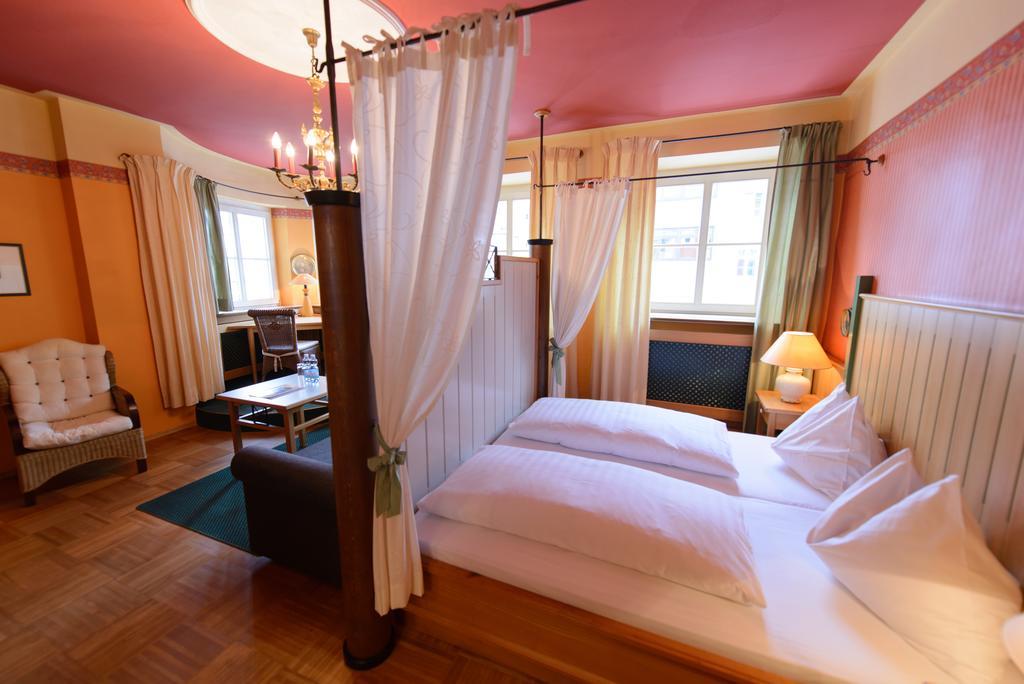 גריסקירכן Gasthof Hotel Zweimueller חדר תמונה