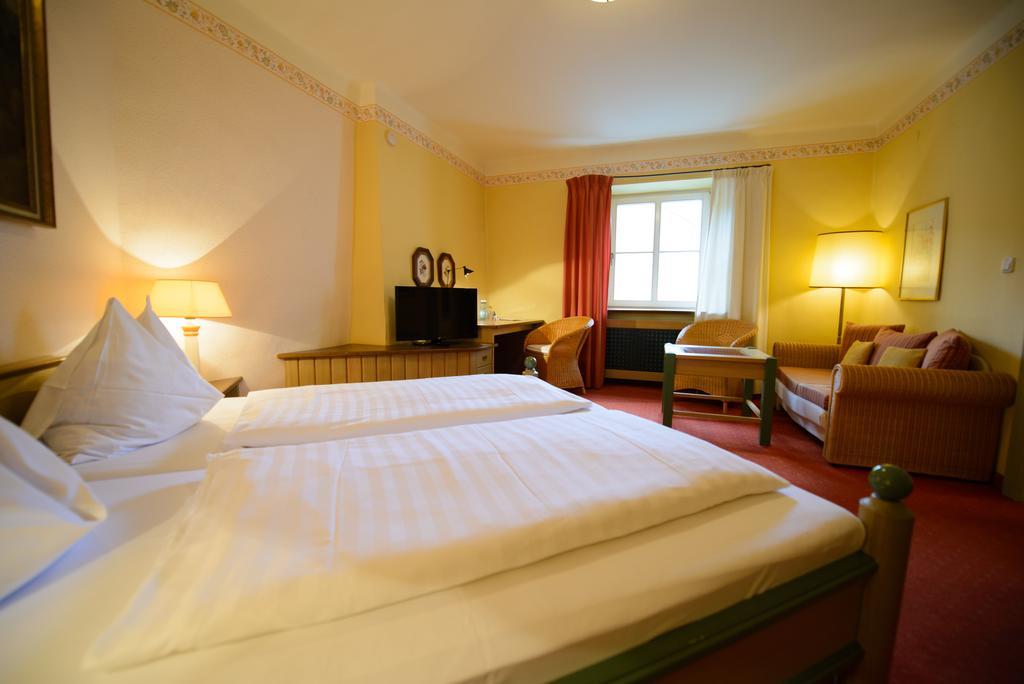 גריסקירכן Gasthof Hotel Zweimueller מראה חיצוני תמונה