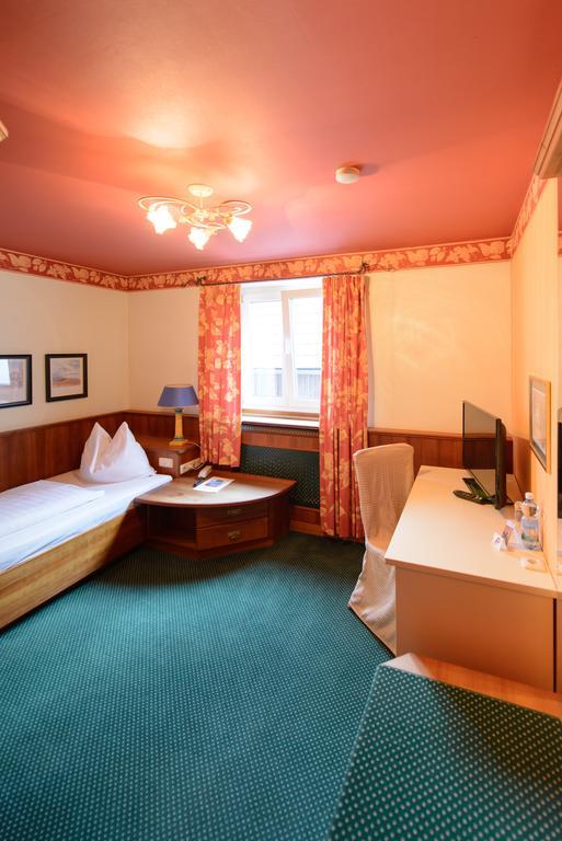 גריסקירכן Gasthof Hotel Zweimueller חדר תמונה