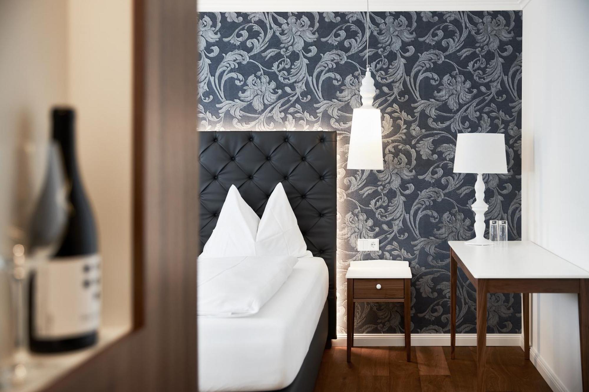 גריסקירכן Gasthof Hotel Zweimueller מראה חיצוני תמונה