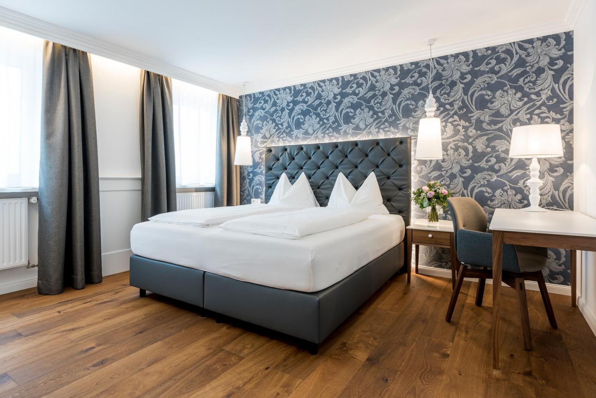גריסקירכן Gasthof Hotel Zweimueller מראה חיצוני תמונה