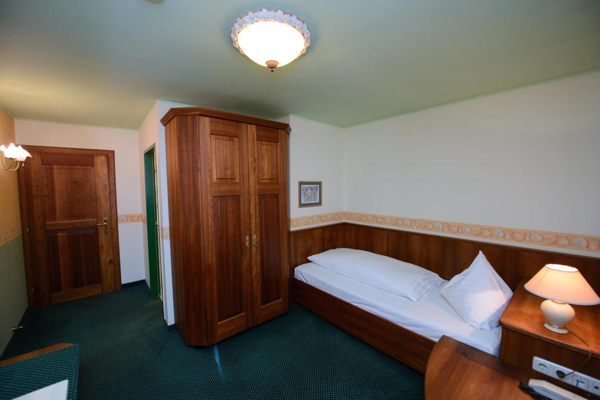 גריסקירכן Gasthof Hotel Zweimueller מראה חיצוני תמונה