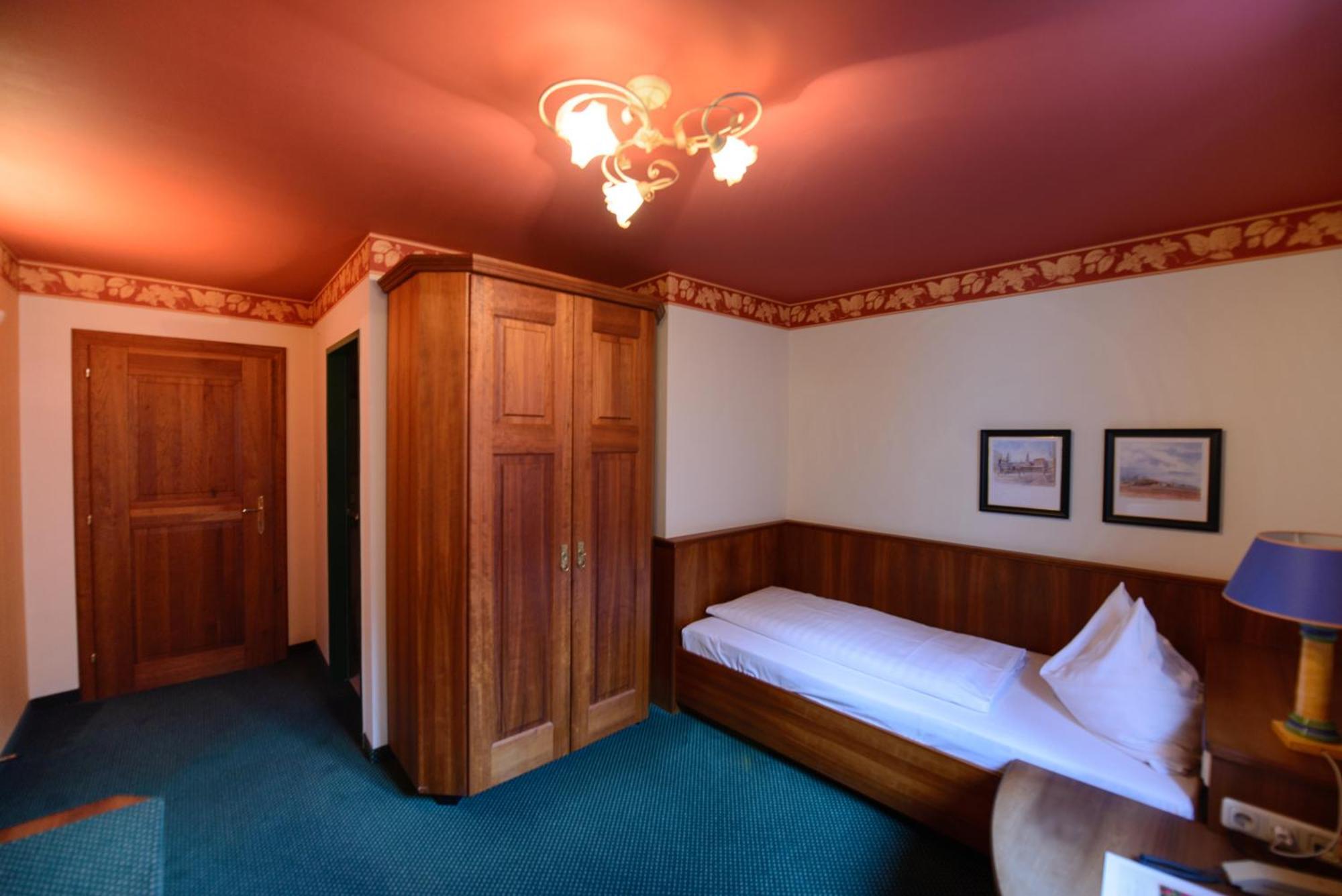 גריסקירכן Gasthof Hotel Zweimueller מראה חיצוני תמונה